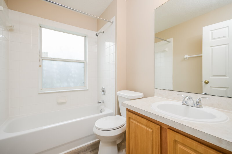 2,030/Mo, 2155 Colonial Woods Blvd Orlando, FL 32826 Bathroom View