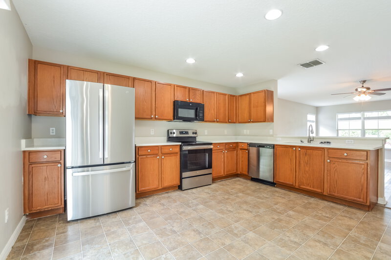 2,245/Mo, 3905 Lone Eagle Pl Sanford, FL 32771 Kitchen View 2