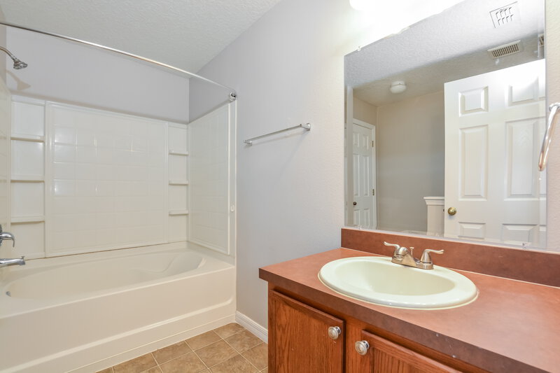 2,245/Mo, 3905 Lone Eagle Pl Sanford, FL 32771 Main Bathroom View