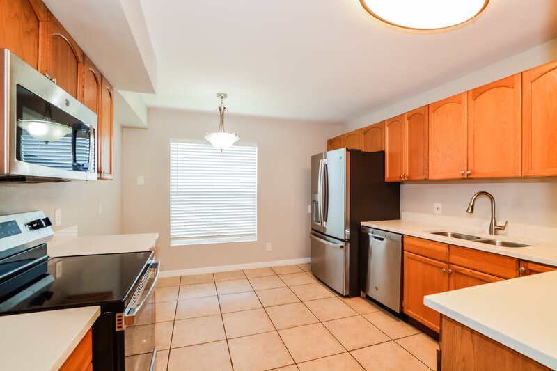 2,270/Mo, 520 Madrigal Ct Orlando, FL 32825 Kitchen View