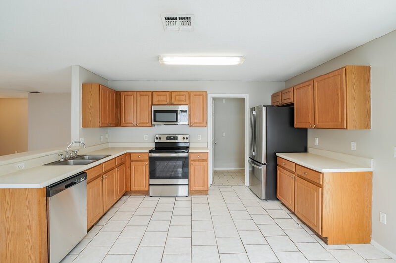2,345/Mo, 13038 Prairie Meadows Dr Orlando, FL 32837 Kitchen View