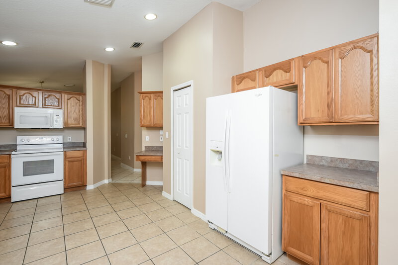 2,435/Mo, 120 Stephen Ave Oviedo, FL 32765 Kitchen View