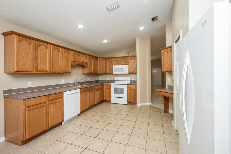 2,435/Mo, 120 Stephen Ave Oviedo, FL 32765 Kitchen View 2