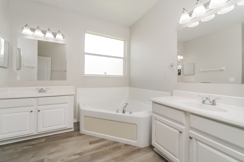 2,550/Mo, 3391 Marshfield Preserve Way Kissimmee, FL 34746 Main Bathroom View