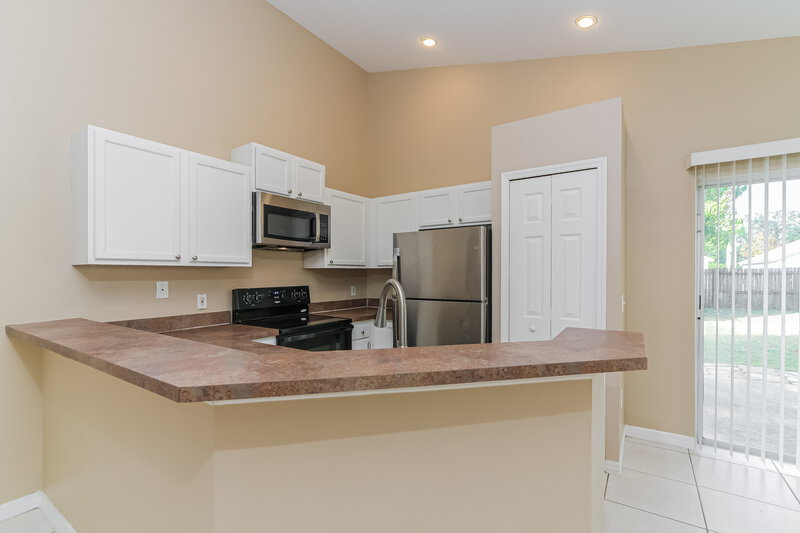 1,760/Mo, 3813 Kyle Dr Saint Cloud, FL 34772 Kitchen View 2