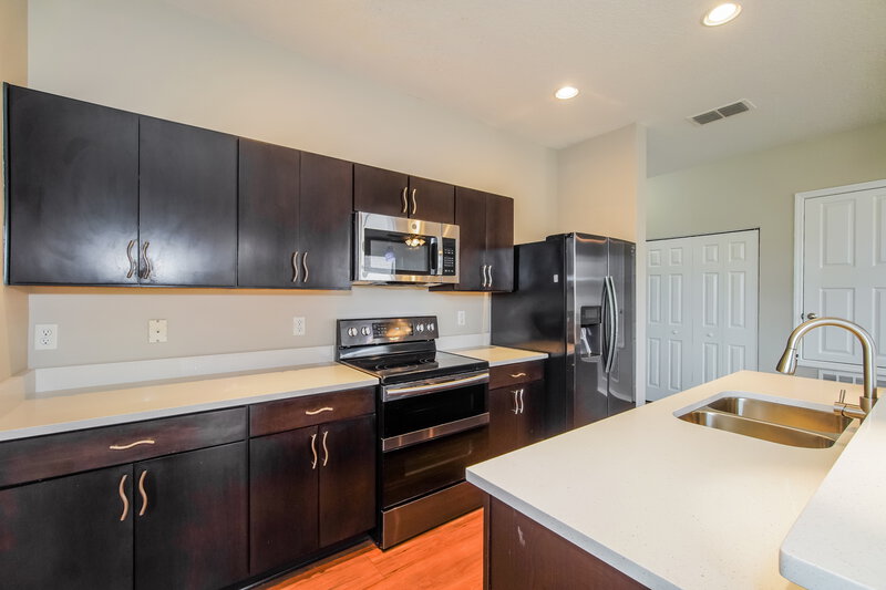 3,370/Mo, 1557 Regent Ct Mount Dora, FL 32757 Kitchen View