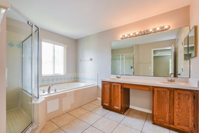 2,890/Mo, 249 Lancer Oak Dr Apopka, FL 32712 Main Bathroom View