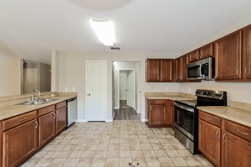 2,655/Mo, 1658 Algonkin Loop Orlando, FL 32828 Kitchen View 2