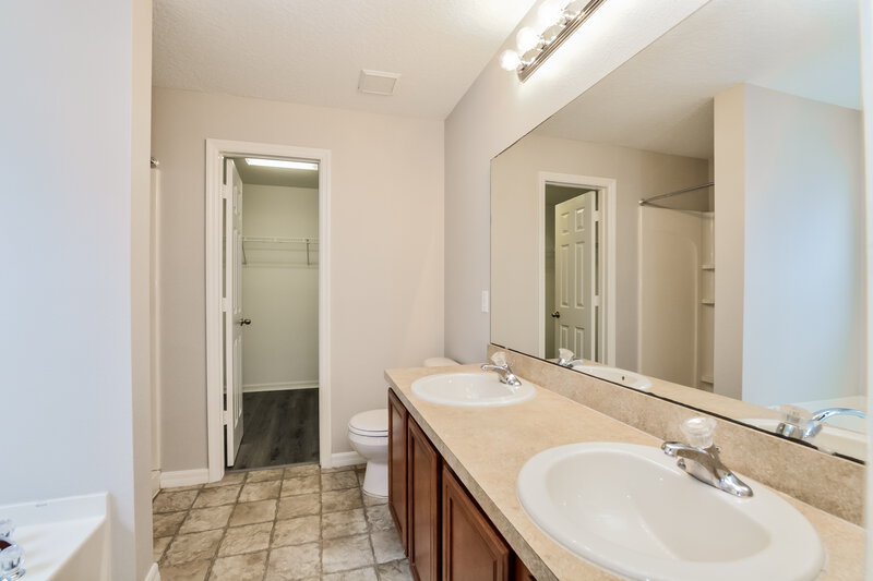 2,655/Mo, 1658 Algonkin Loop Orlando, FL 32828 Main Bathroom View