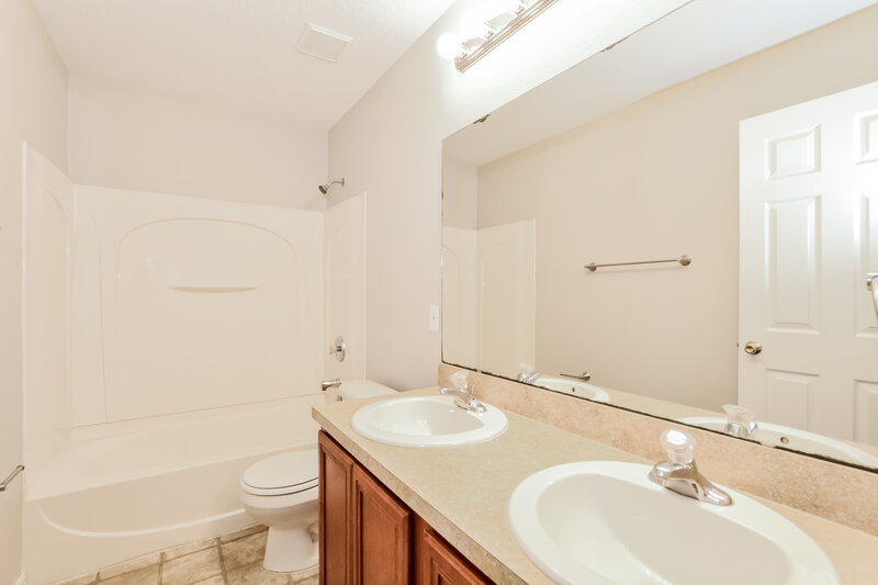 2,655/Mo, 1658 Algonkin Loop Orlando, FL 32828 Bathroom View