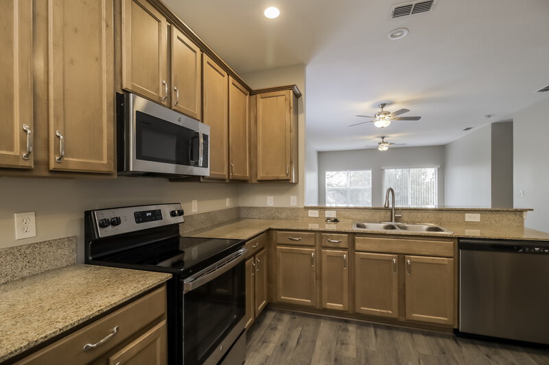 2,285/Mo, 20946 Oldenburg Loop Mount Dora, FL 32757 Kitchen View