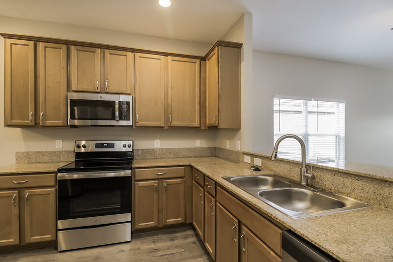2,285/Mo, 20946 Oldenburg Loop Mount Dora, FL 32757 Kitchen View 2