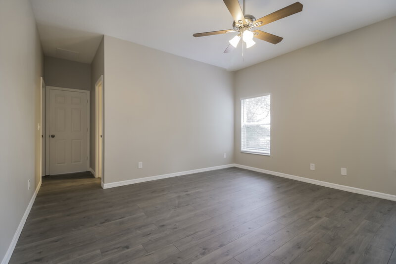 2,285/Mo, 20946 Oldenburg Loop Mount Dora, FL 32757 Main Bedroom View