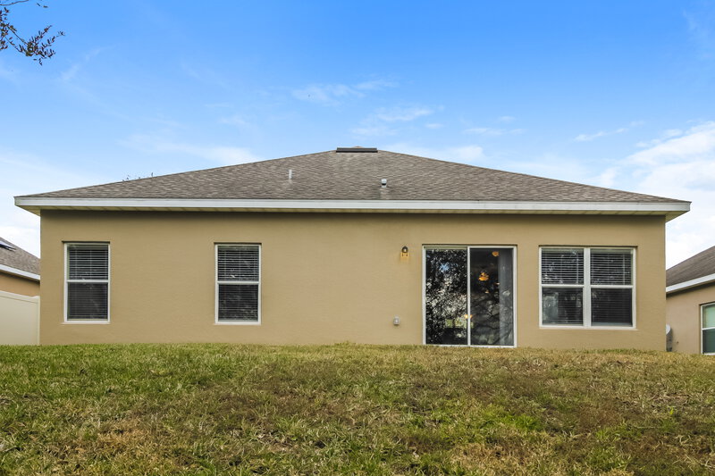 2,285/Mo, 20946 Oldenburg Loop Mount Dora, FL 32757 Rear View