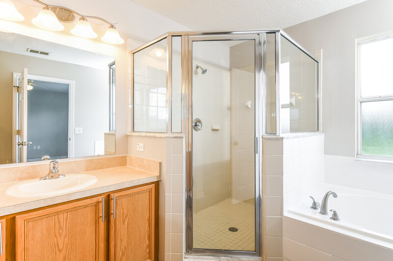 1,890/Mo, 2139 Pecos Dr Poinciana, FL 34759 Main Bathroom View