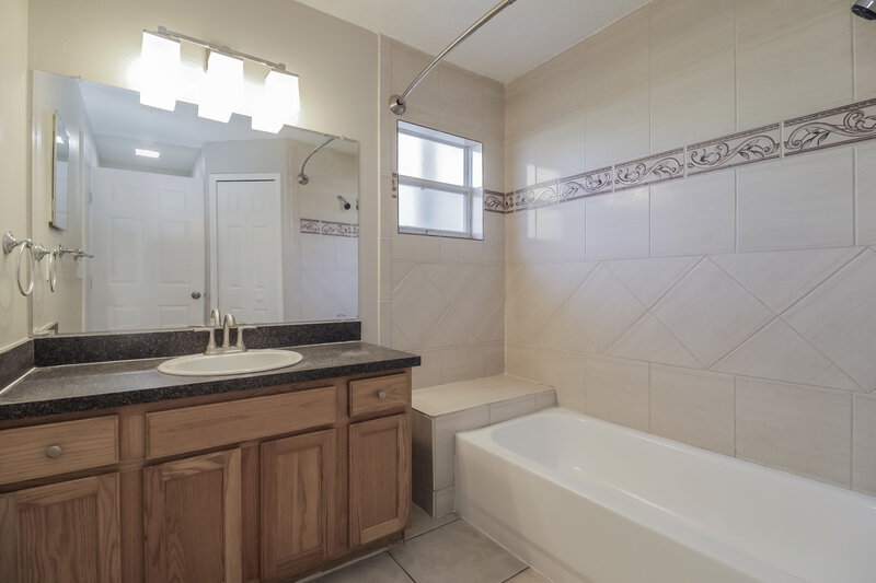 2,410/Mo, 20411 Marlin St Orlando, FL 32833 Main Bathroom View