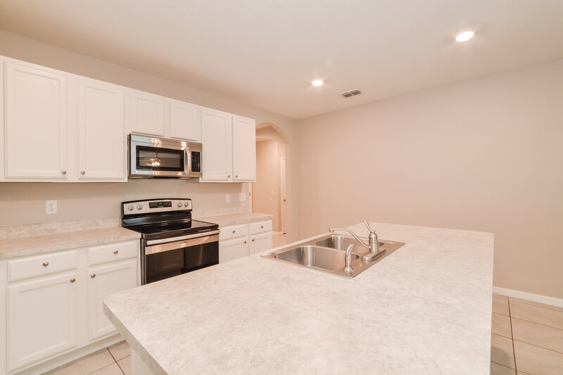 2,030/Mo, 2716 Grand Central Ave Tavares, FL 32778 Kitchen View