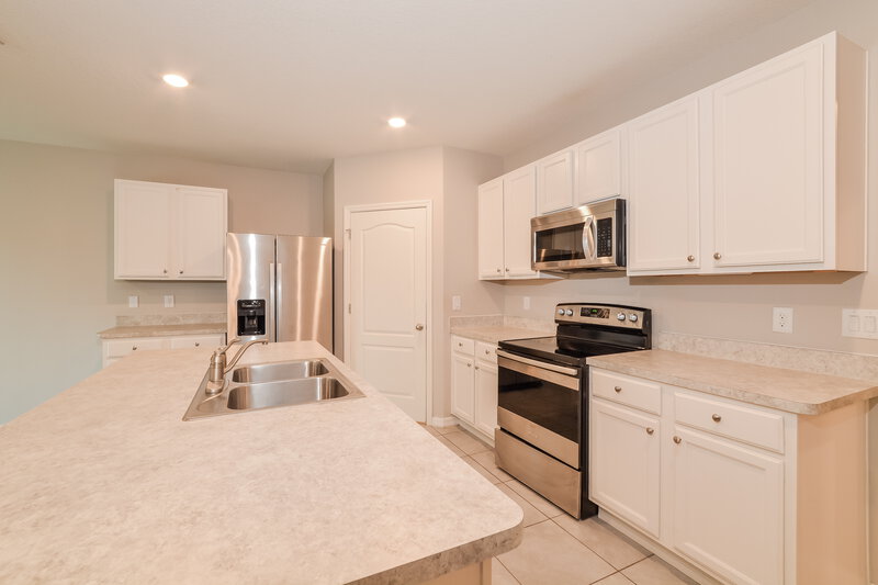2,030/Mo, 2716 Grand Central Ave Tavares, FL 32778 Kitchen View 2