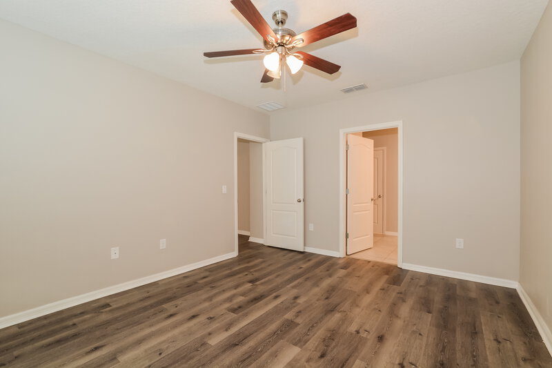 2,030/Mo, 2716 Grand Central Ave Tavares, FL 32778 Main Bedroom View 2
