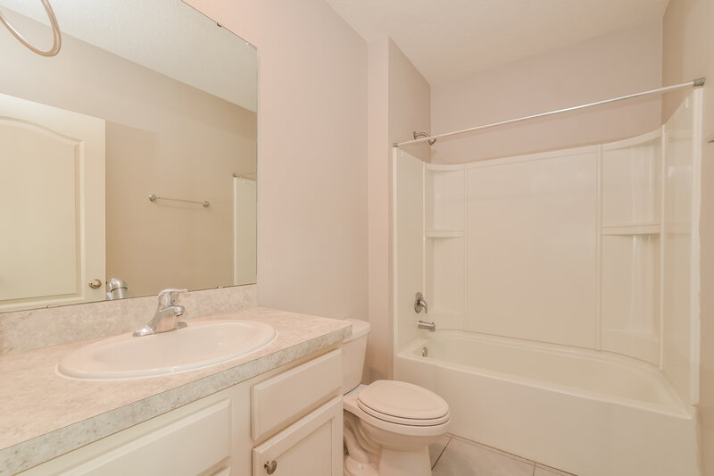 2,030/Mo, 2716 Grand Central Ave Tavares, FL 32778 Bathroom View