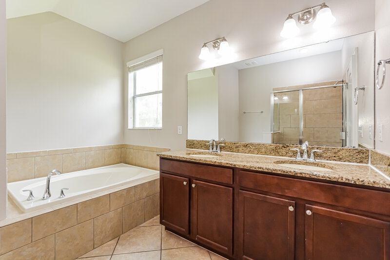 2,315/Mo, 6800 Habitat Dr Harmony, FL 34773 Main Bathroom View
