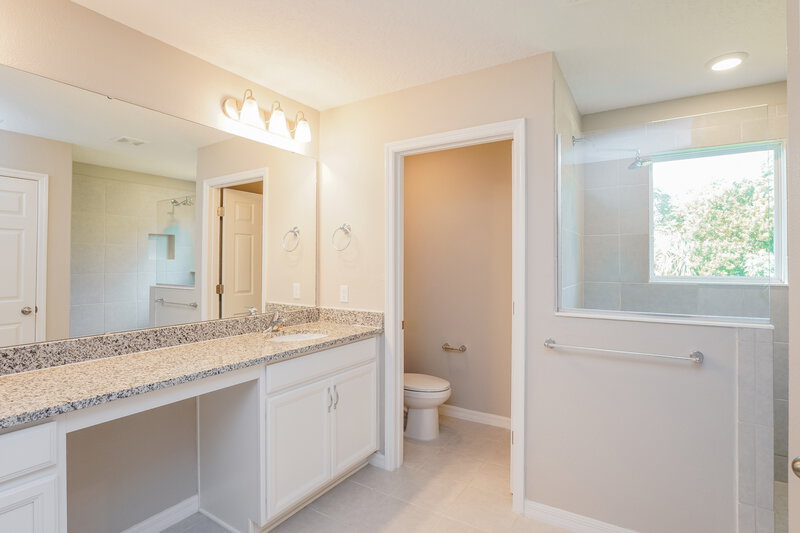 2,940/Mo, 1164 Atlantic Ave Fruitland Park, FL 34731 Main Bathroom View