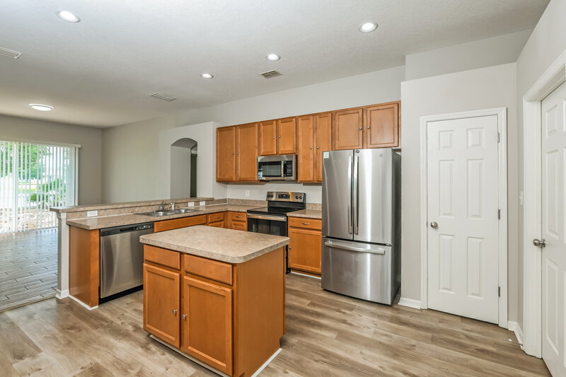1,925/Mo, 5652 Sycamore Canyon Dr Kissimmee, FL 34758 Kitchen View