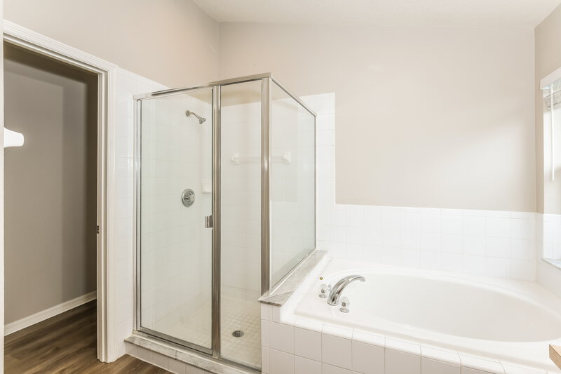 1,925/Mo, 5652 Sycamore Canyon Dr Kissimmee, FL 34758 Main Bathroom View