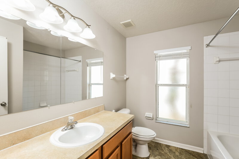 1,925/Mo, 5652 Sycamore Canyon Dr Kissimmee, FL 34758 Bathroom View