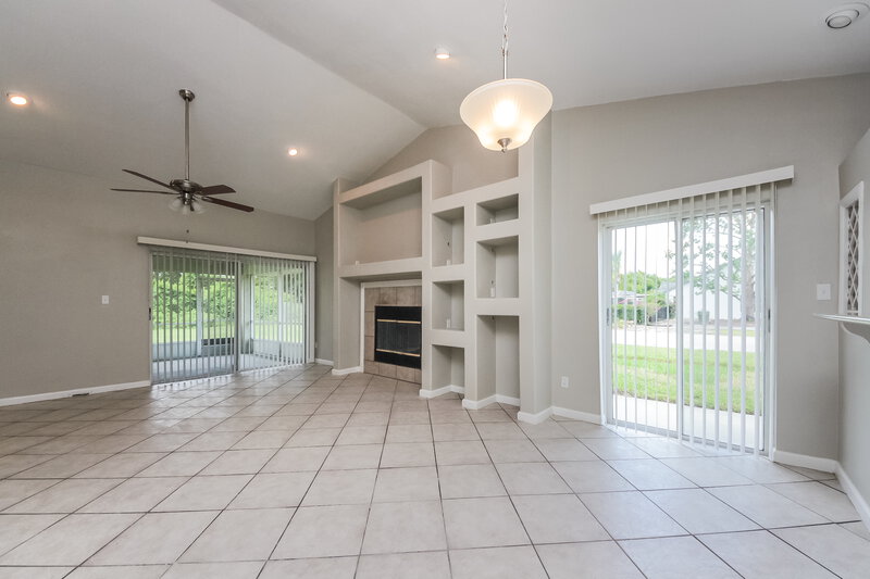 2,250/Mo, 2976 Oaktree Dr Kissimmee, FL 34744 Dining Room View