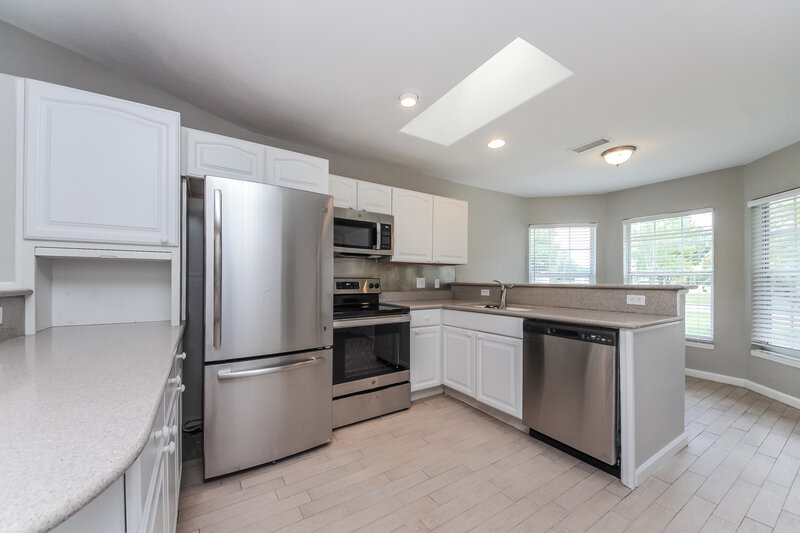 2,250/Mo, 2976 Oaktree Dr Kissimmee, FL 34744 Kitchen View