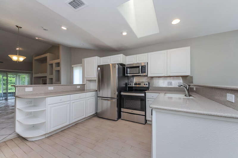 2,250/Mo, 2976 Oaktree Dr Kissimmee, FL 34744 Kitchen View 2