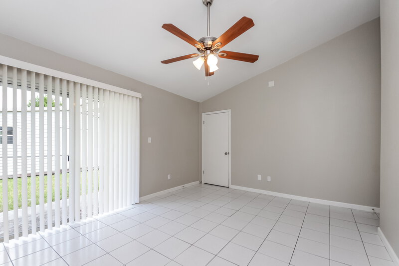 2,250/Mo, 2976 Oaktree Dr Kissimmee, FL 34744 Main Bedroom View 2