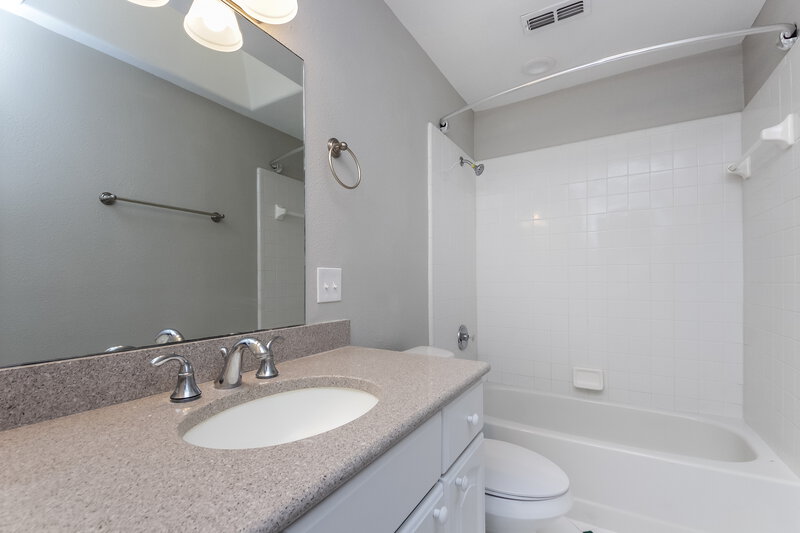 2,250/Mo, 2976 Oaktree Dr Kissimmee, FL 34744 Bathroom View