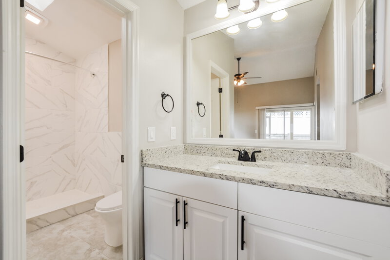 2,270/Mo, 114 Meadow Blvd Sanford, FL 32771 Main Bathroom View