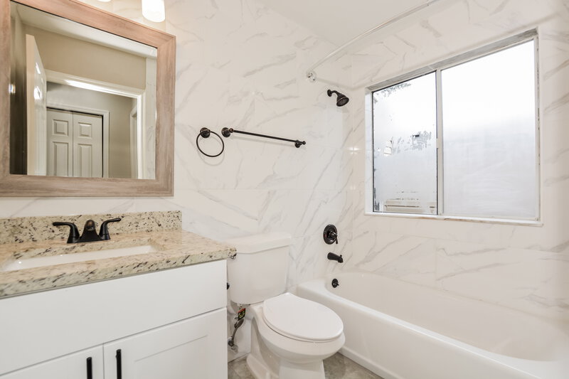 2,270/Mo, 114 Meadow Blvd Sanford, FL 32771 Bathroom View