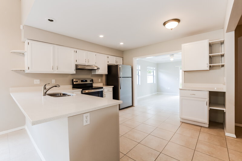 2,135/Mo, 1200 La Mesa Ave Winter Springs, FL 32708 Kitchen View