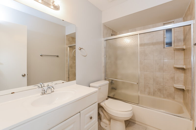 2,135/Mo, 1200 La Mesa Ave Winter Springs, FL 32708 Main Bathroom View