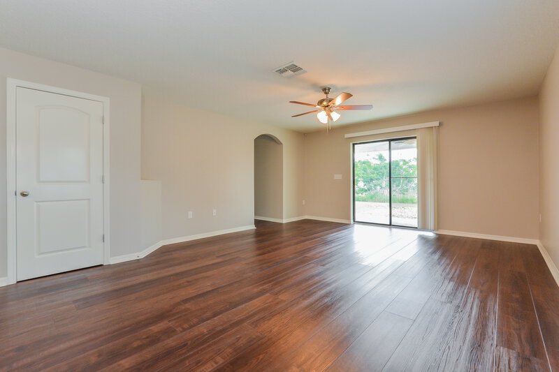 1,940/Mo, 2340 Bexley Dr Tavares, FL 32778 Living Room View