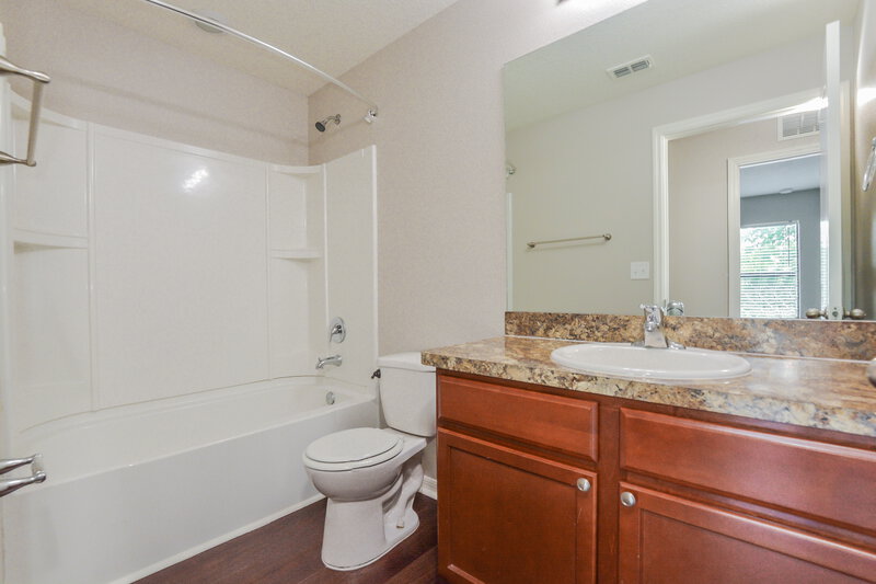 1,940/Mo, 2340 Bexley Dr Tavares, FL 32778 Bathroom View