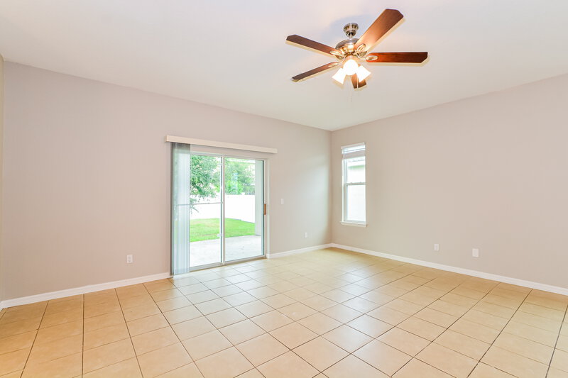 1,855/Mo, 1105 Atlantic Ave Fruitland Park, FL 34731 Living Room View 2