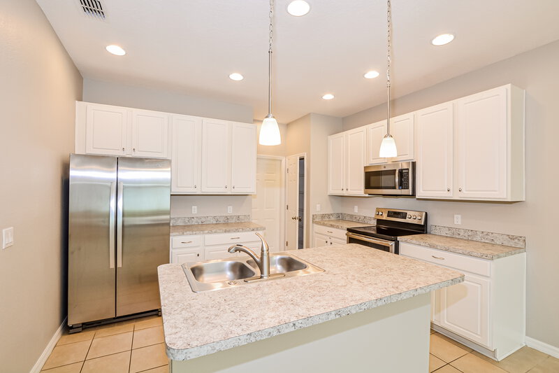 1,855/Mo, 1105 Atlantic Ave Fruitland Park, FL 34731 Kitchen View