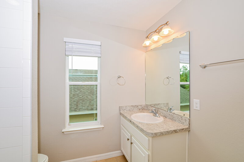 1,855/Mo, 1105 Atlantic Ave Fruitland Park, FL 34731 Bathroom View