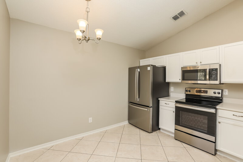 2,215/Mo, 5934 Rywood Dr Orlando, FL 32810 Kitchen View