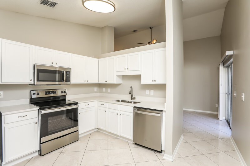 2,215/Mo, 5934 Rywood Dr Orlando, FL 32810 Kitchen View 2