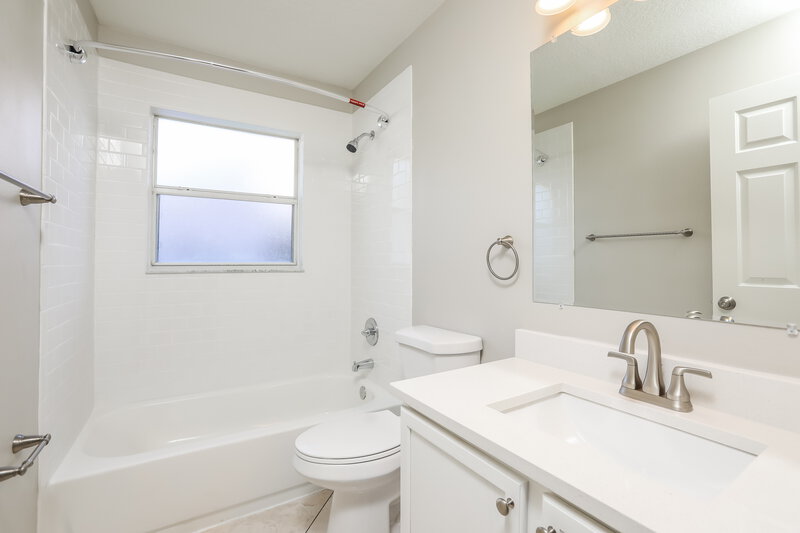 2,215/Mo, 5934 Rywood Dr Orlando, FL 32810 Bathroom View