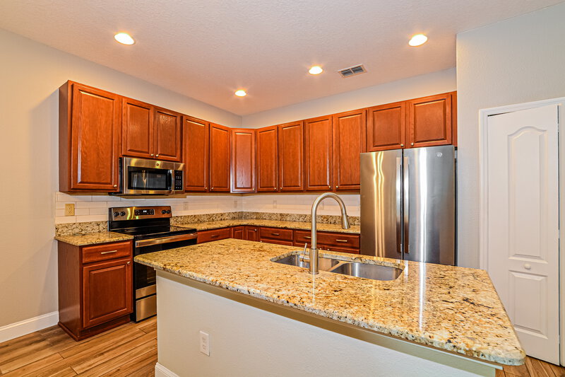 1,895/Mo, 2864 Moonstone Bnd Kissimmee, FL 34758 Kitchen View