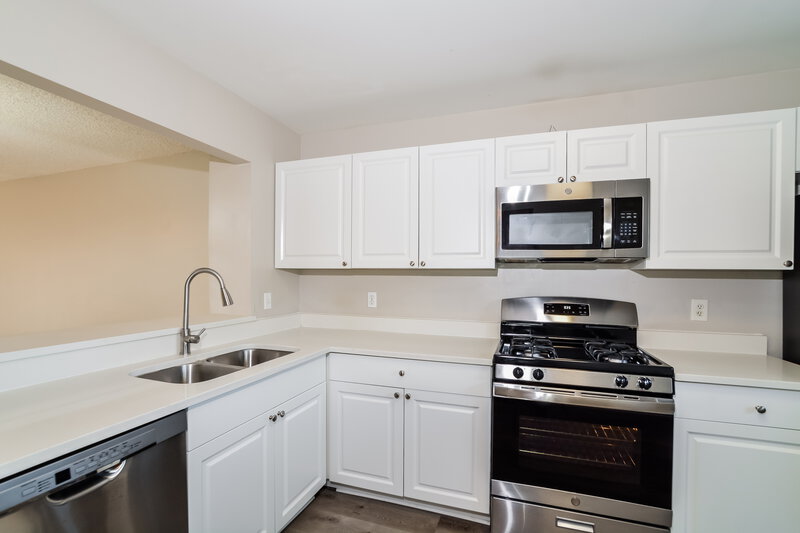 2,090/Mo, 3210 Tomahawk Dr Kissimmee, FL 34746 Kitchen View