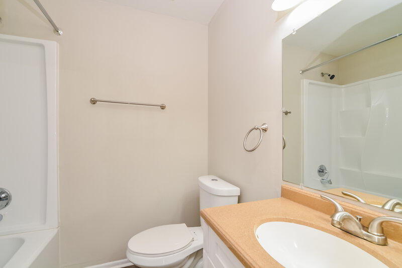2,090/Mo, 3210 Tomahawk Dr Kissimmee, FL 34746 Main Bathroom View