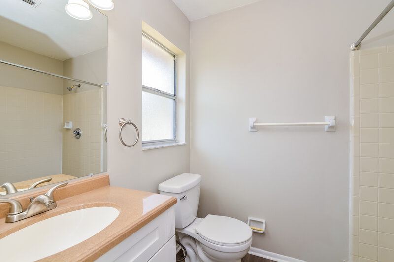 2,090/Mo, 3210 Tomahawk Dr Kissimmee, FL 34746 Bathroom View